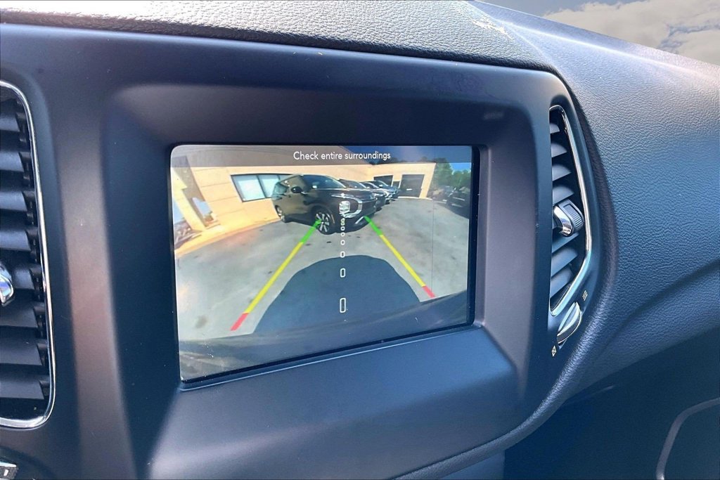 Used 2020 Jeep Compass Latitude FWD image 14