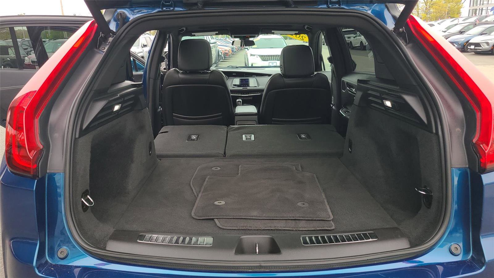 Used 2019 Cadillac XT4 Premium Luxury AWD/4WD image 29