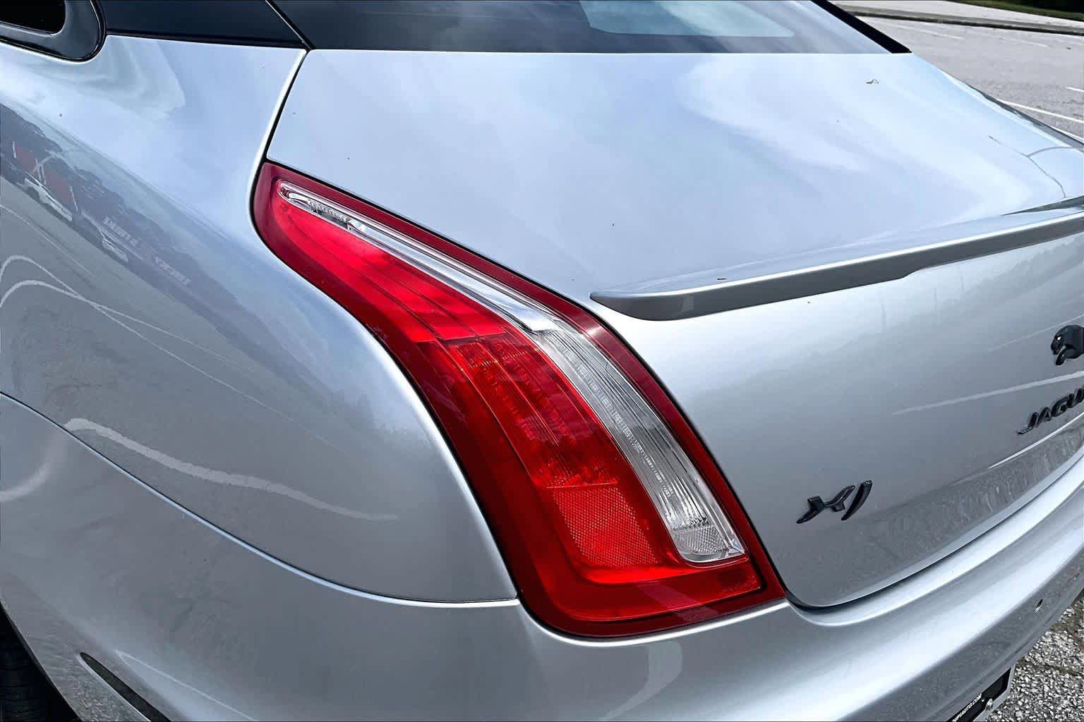 Used 2016 Jaguar XJ R RWD image 29