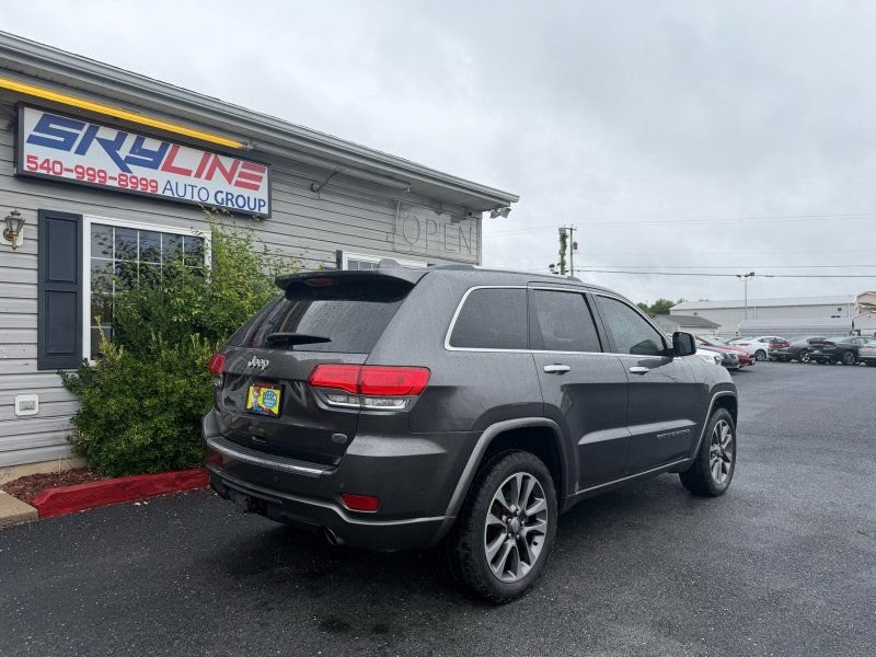 Used 2017 Jeep Grand Cherokee Overland w/ Jeep Active Safety Group AWD/4WD image 6