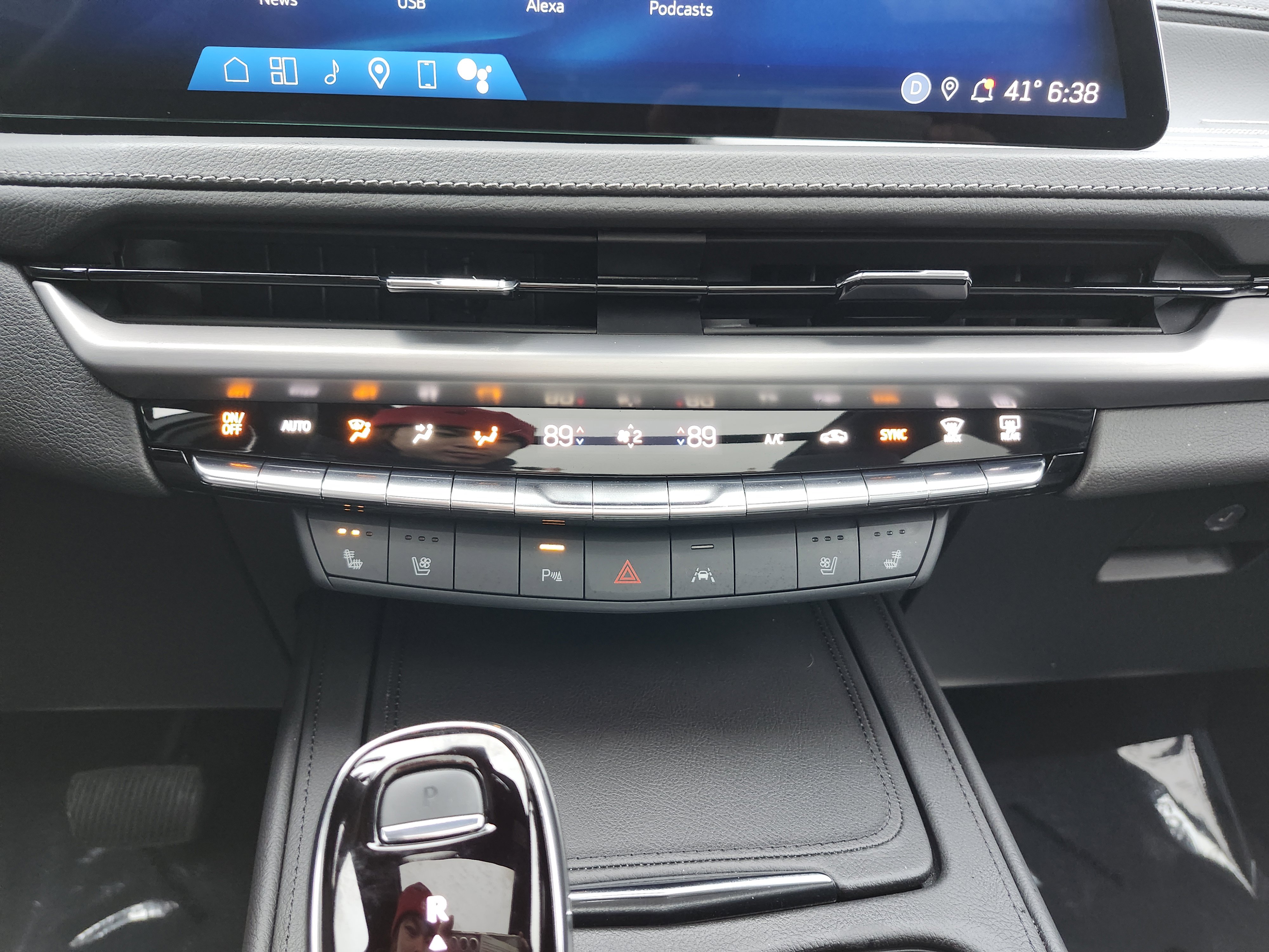 Used 2024 Cadillac XT4 Premium Luxury image 38