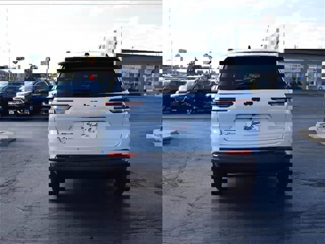 Used 2023 Jeep Grand Cherokee L Laredo image 6