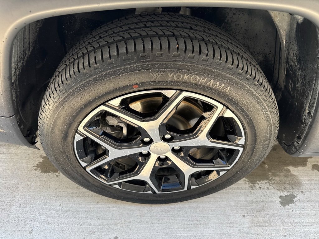 Used 2024 Jeep Compass Latitude image 17