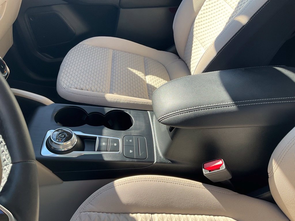 Certified 2022 Ford Escape SE w/ Cold Weather Package AWD/4WD image 10