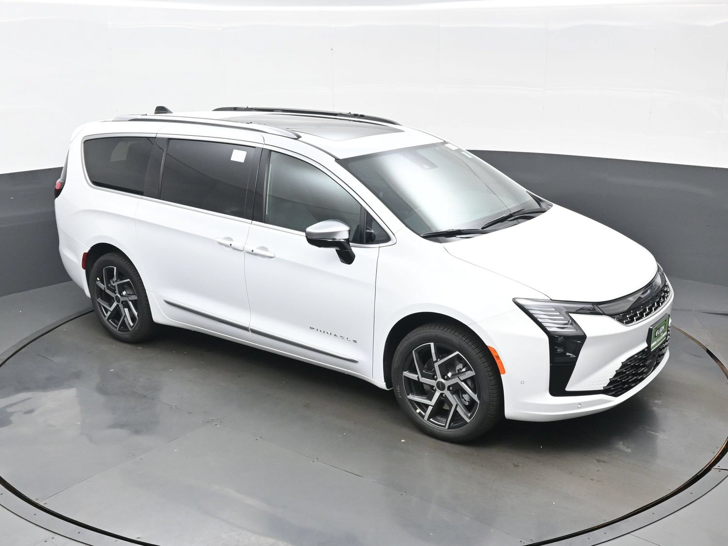 New 2027 Chrysler Pacifica Pinnacle w/ Theater Group AWD/4WD image 28