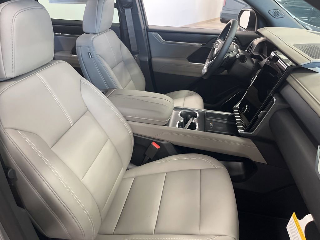 Used 2026 GMC Acadia Elevation w/ Black Edition image 16