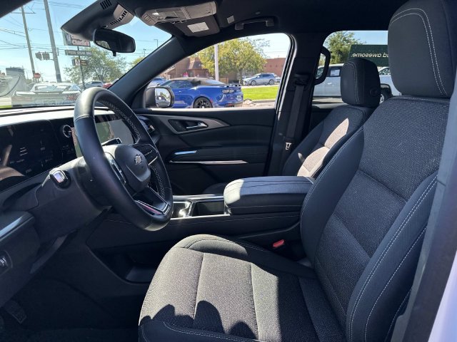 Certified 2025 Chevrolet Traverse LT FWD image 18