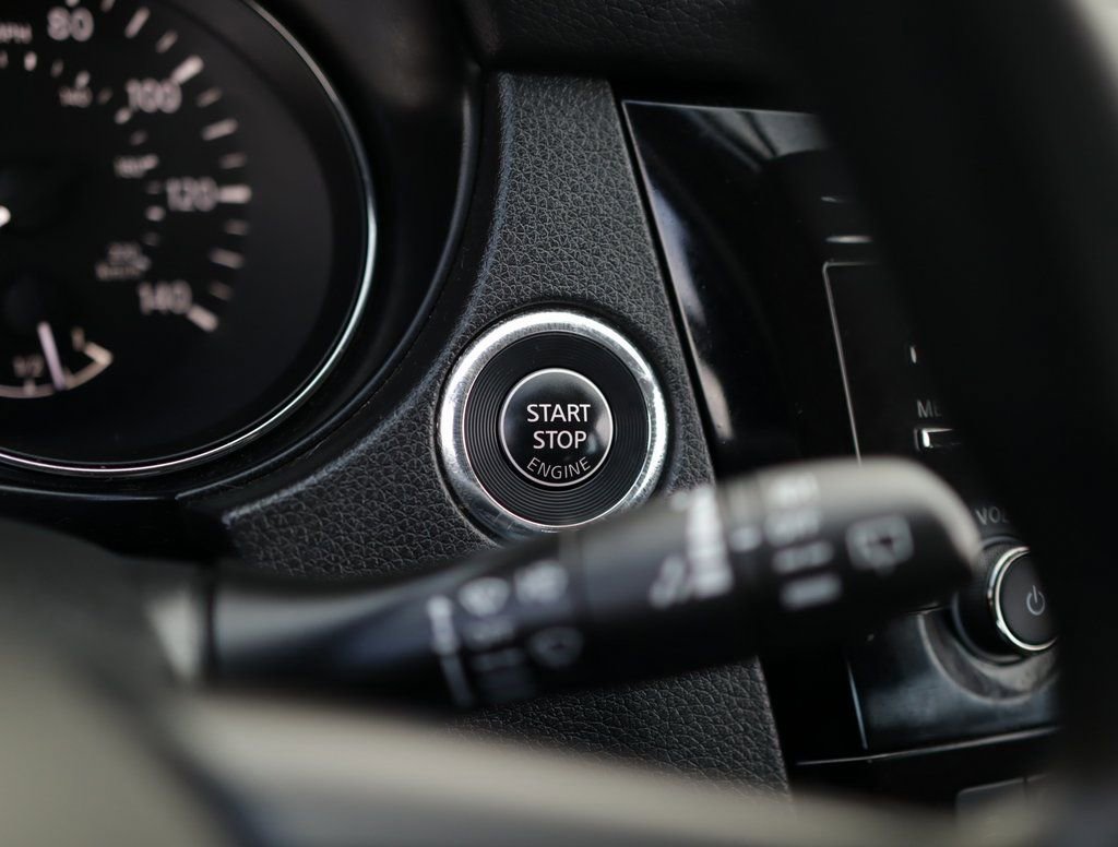 Used 2018 Nissan Rogue Sport SV image 15