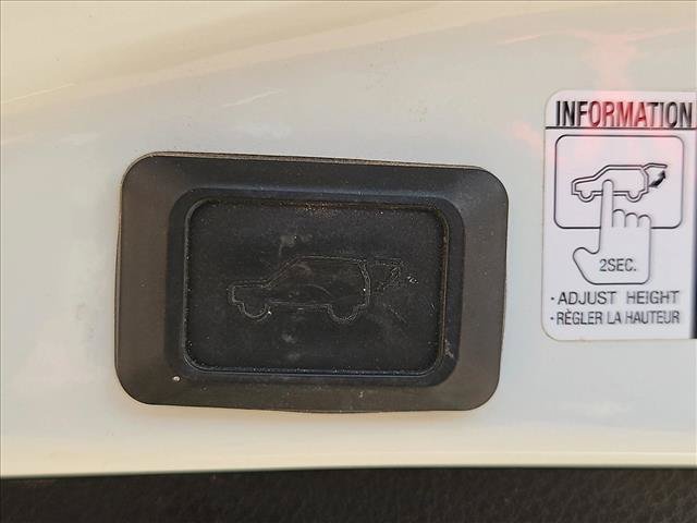 Used 2018 Toyota RAV4 XLE FWD image 7