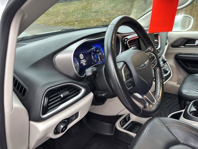 Used 2020 Chrysler Pacifica Touring-L Plus w/ Advanced Safetytec Group image 13