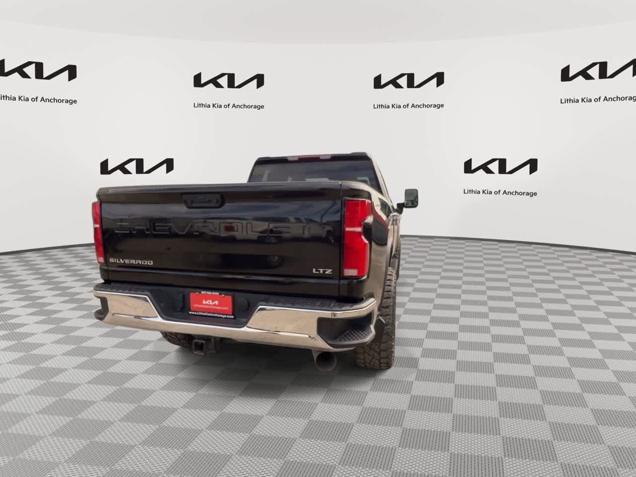 Used 2024 Chevrolet Silverado 2500 LTZ w/ LTZ Convenience Package AWD/4WD image 8