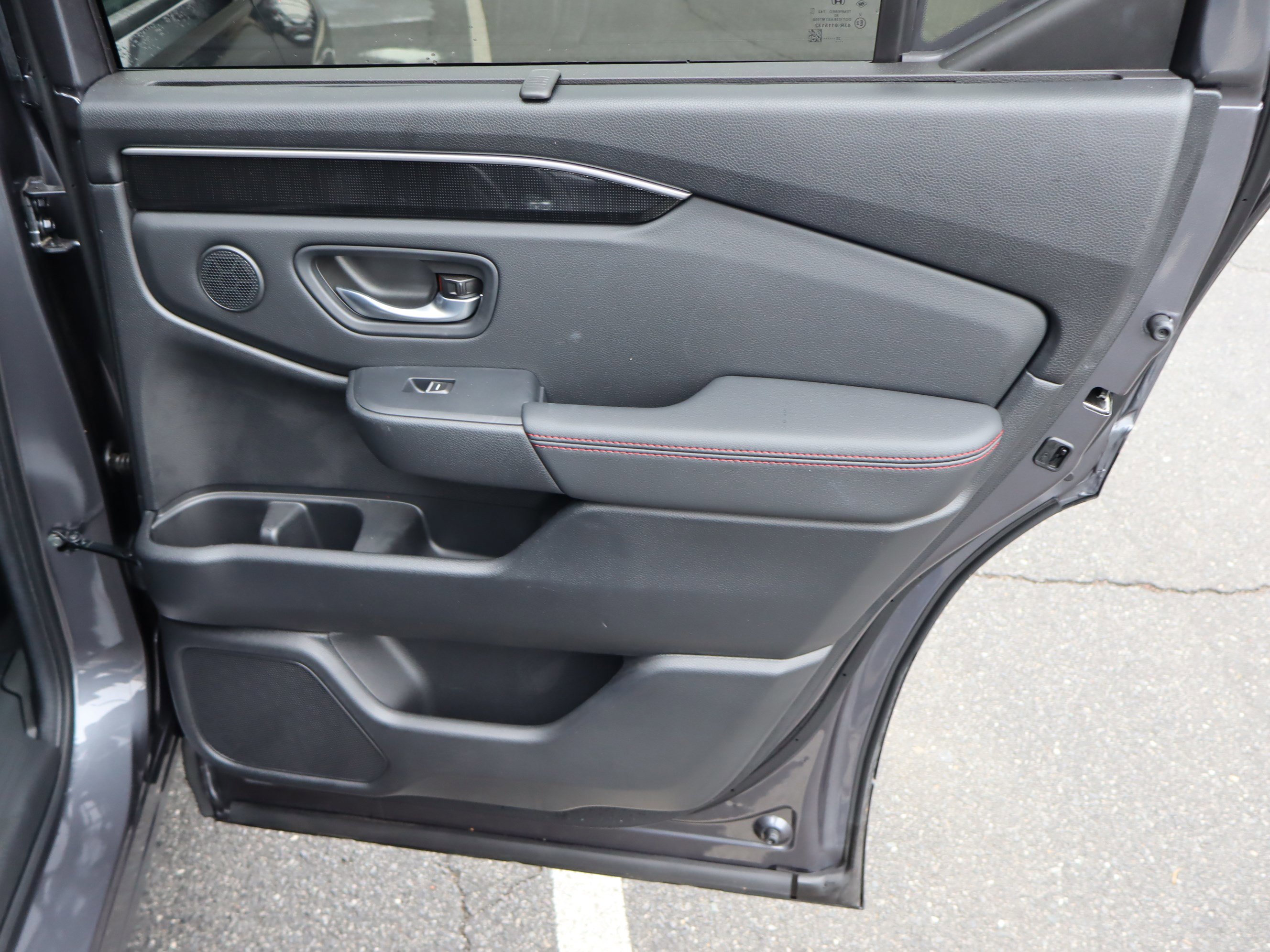 Used 2025 Honda Pilot Black Edition image 38