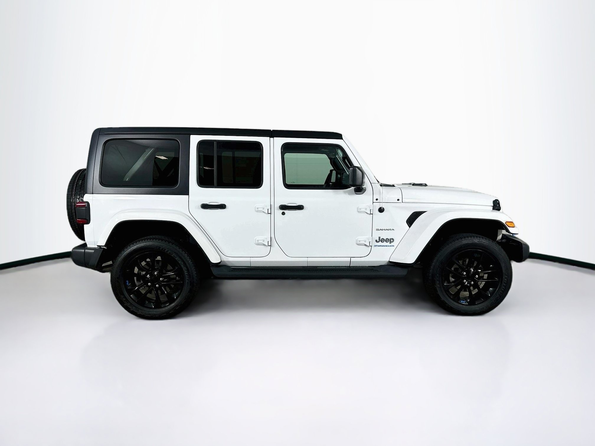 Used 2023 Jeep Wrangler Unlimited Sahara w/ Cold Weather Group AWD/4WD image 10