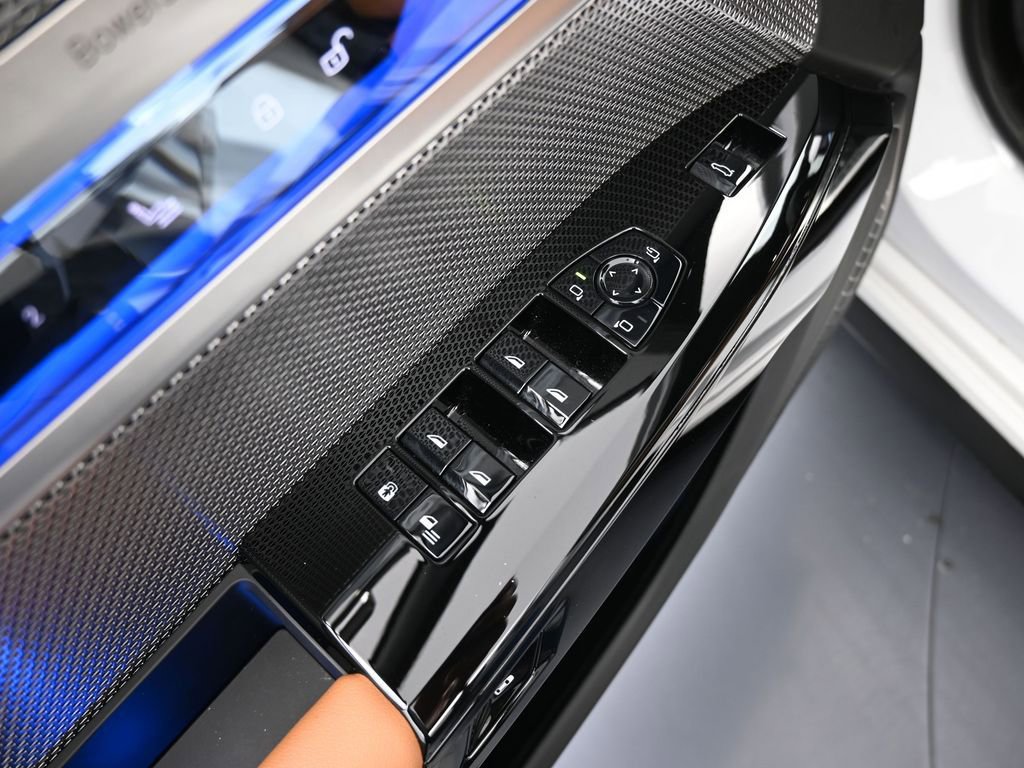 Used 2025 BMW 740i xDrive image 13