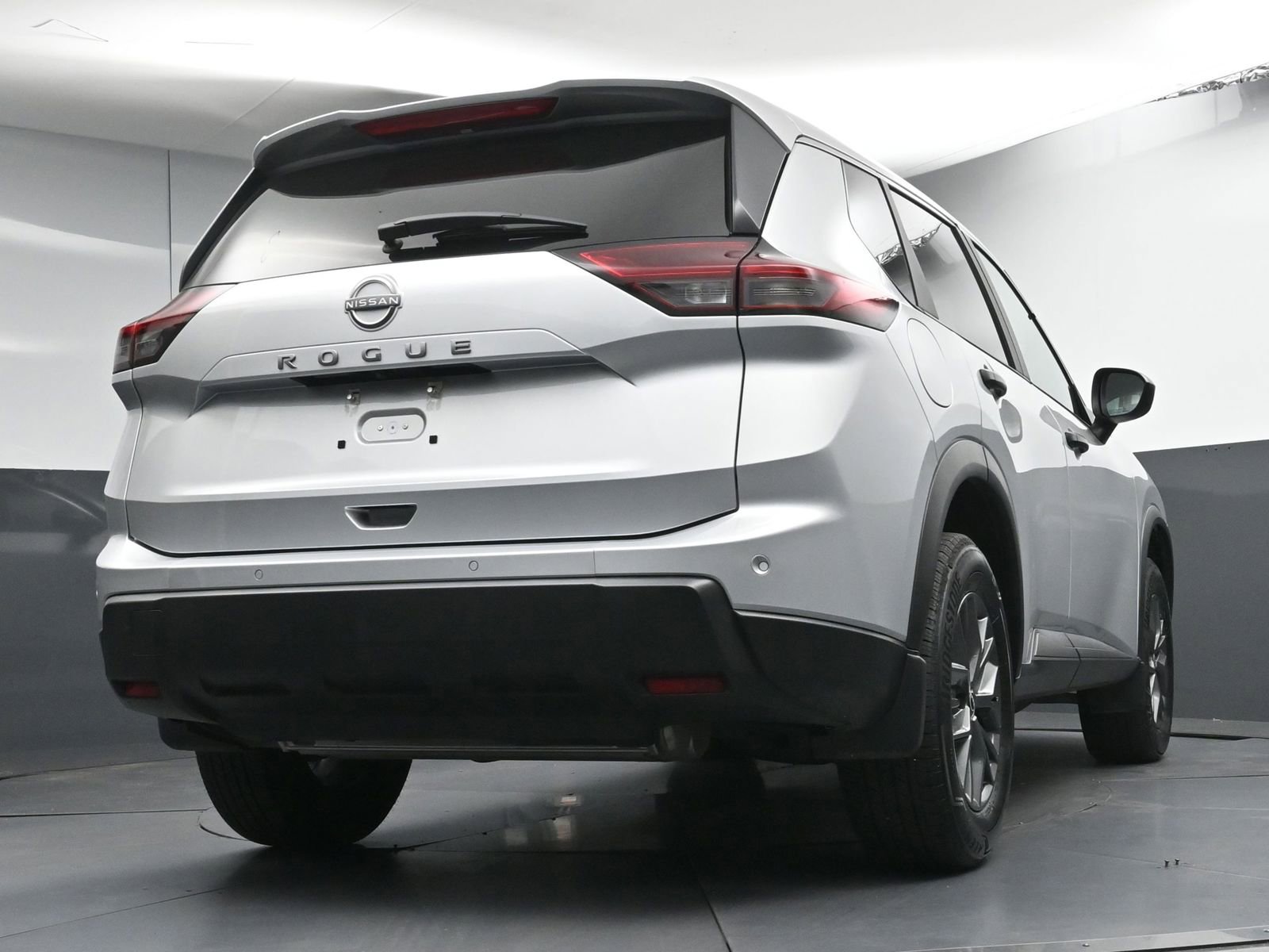 Used 2025 Nissan Rogue S image 23