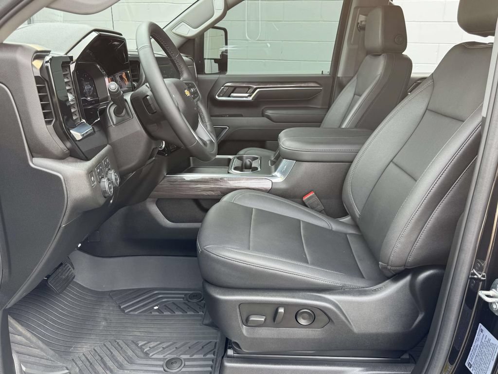 Used 2024 Chevrolet Silverado 2500 LTZ w/ LTZ Convenience Package AWD/4WD image 20