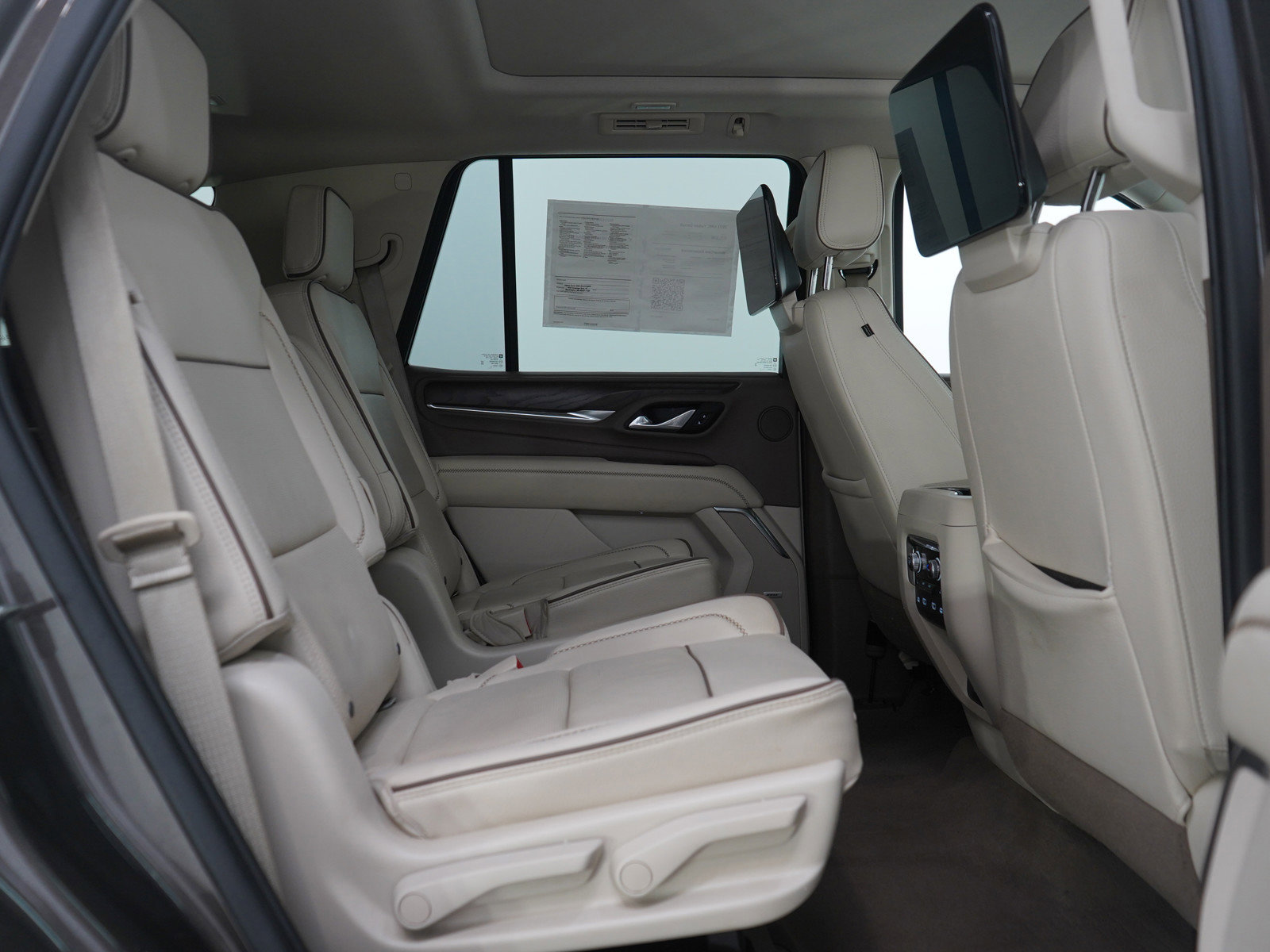 Used 2021 GMC Yukon Denali w/ Denali Premium Package image 13