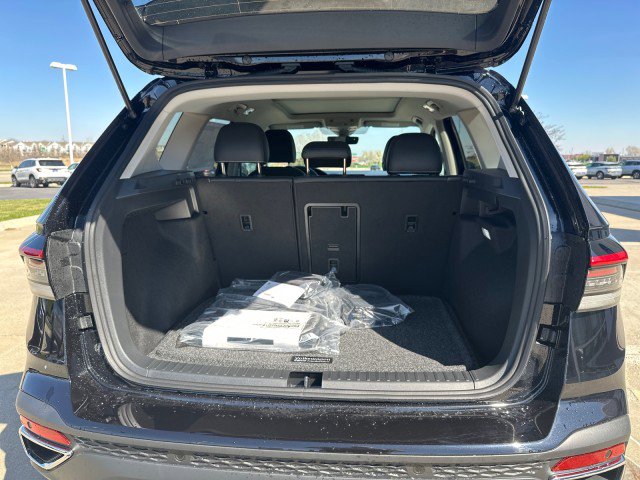 New 2025 Volkswagen Taos SEL image 24