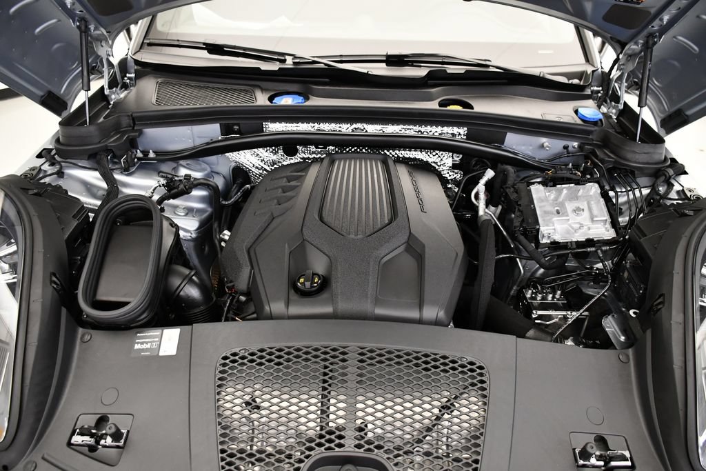 Certified 2026 Porsche Macan Turbo AWD/4WD image 12