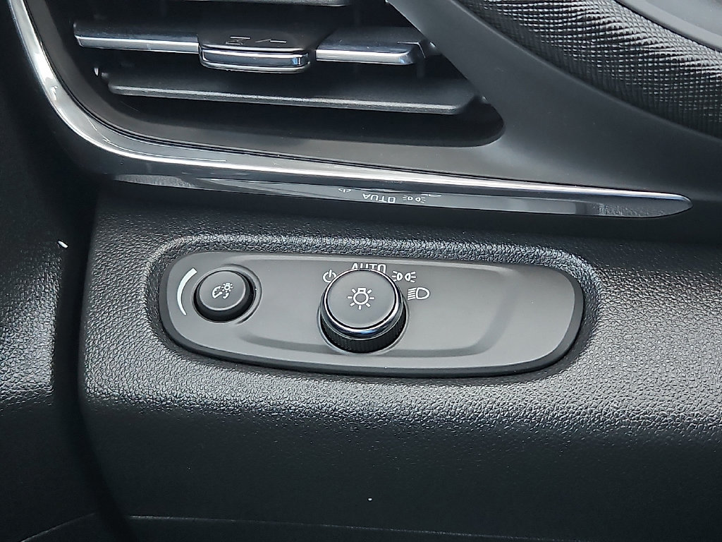 Used 2024 Buick Envista Preferred w/ Advanced Safety Package FWD image 15