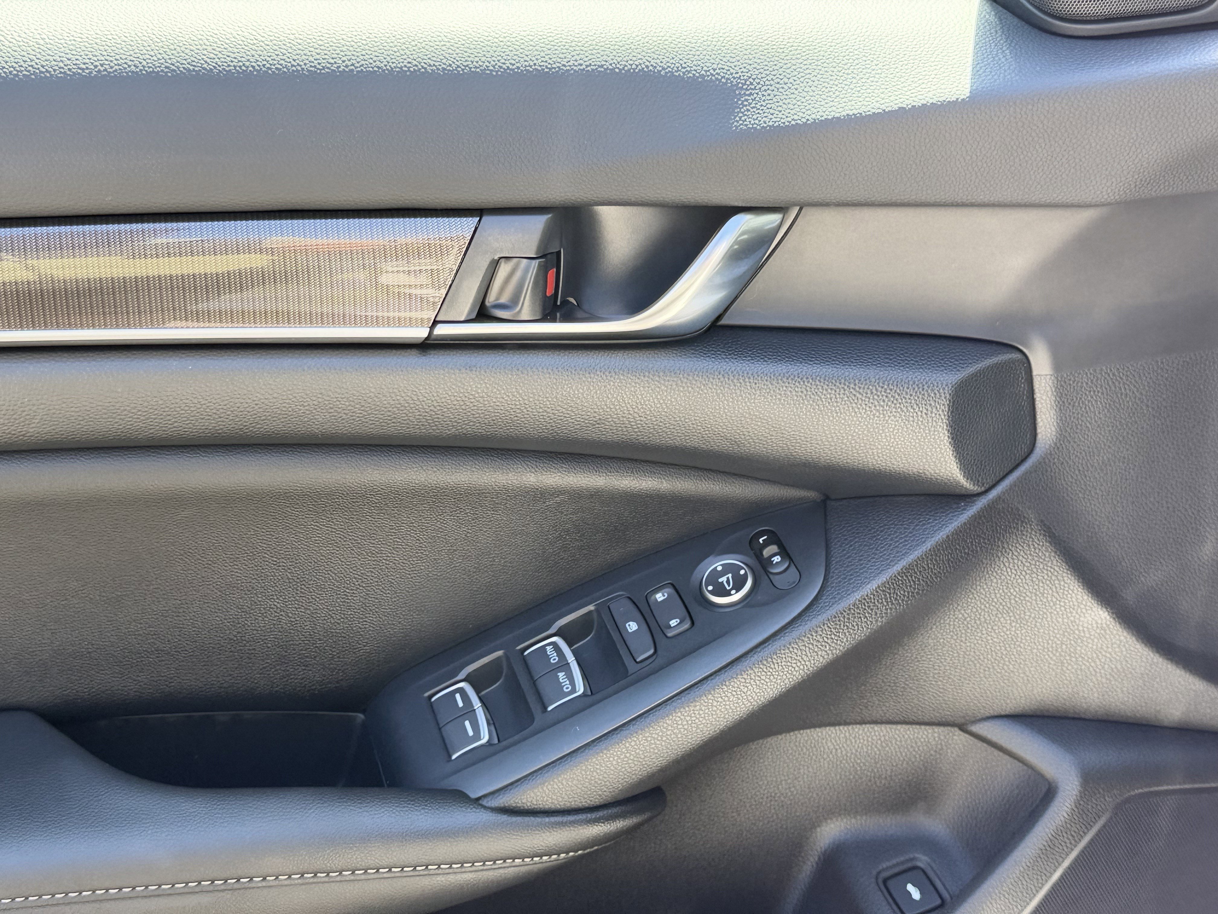 Used 2020 Honda Accord Sport image 9