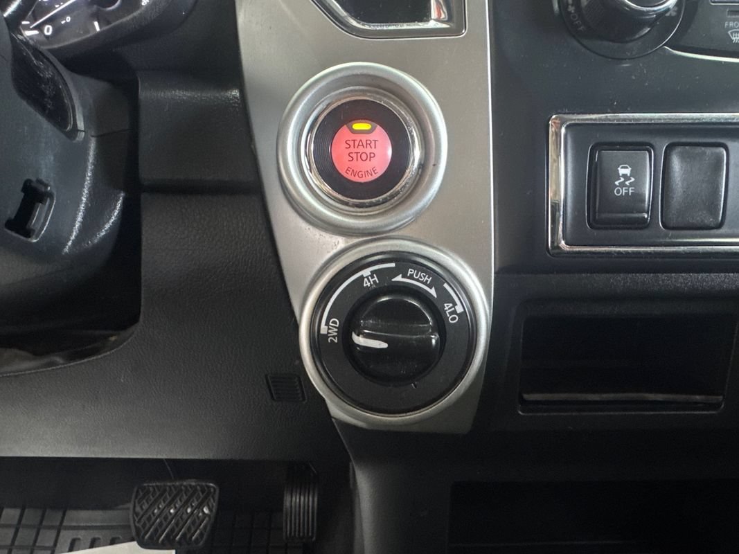 Used 2018 Nissan Titan SV AWD/4WD image 13