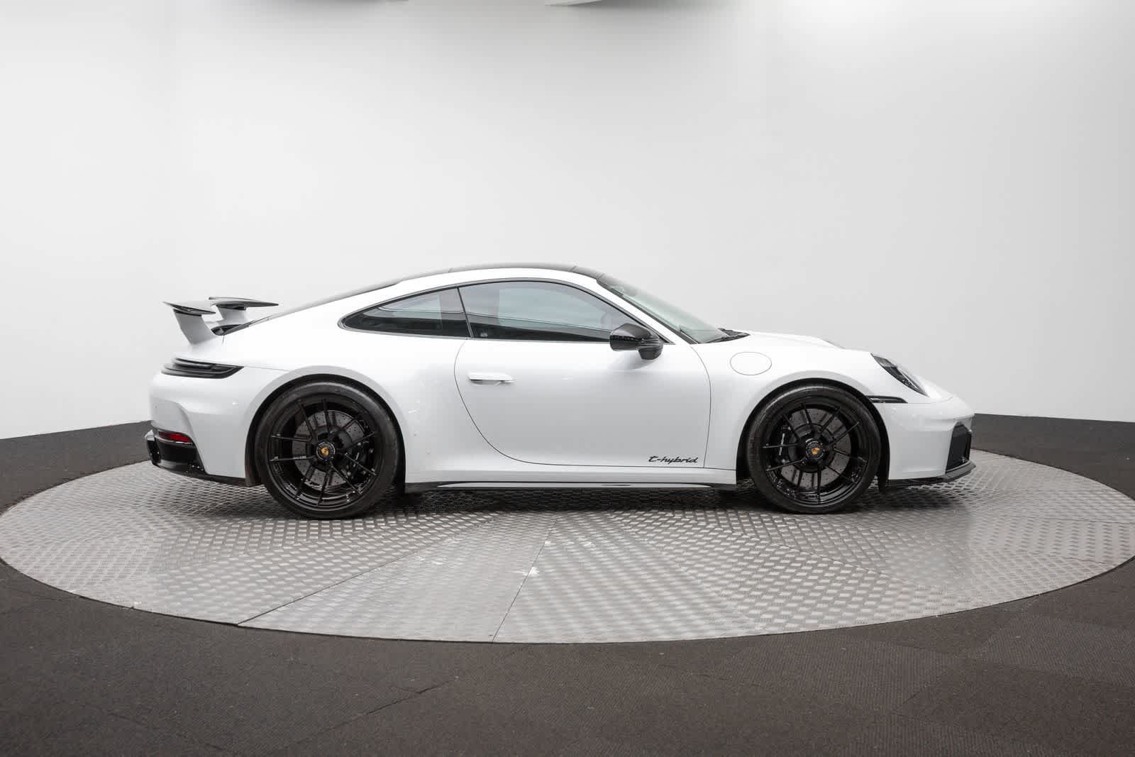 Used 2025 Porsche 911 Carrera 4 GTS AWD/4WD image 48