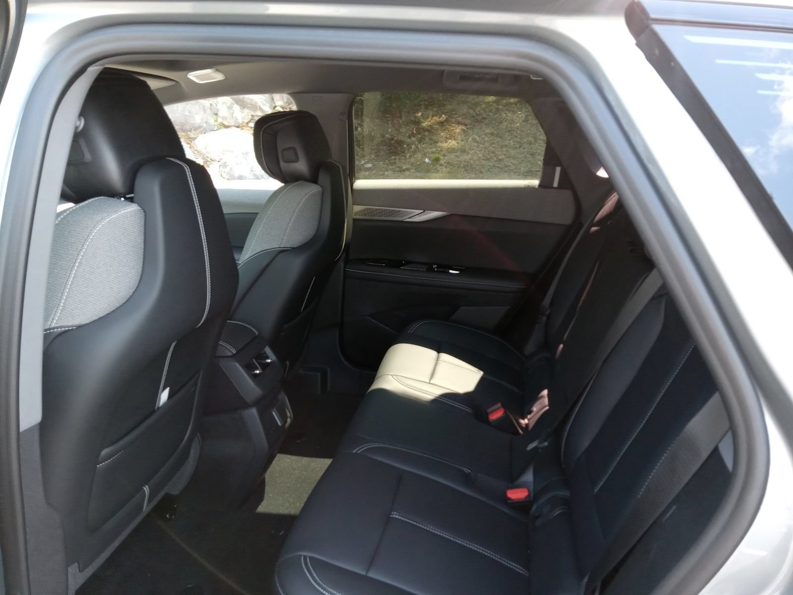 New 2027 Cadillac Optiq Sport w/ LPO, ONYX Package AWD/4WD image 24