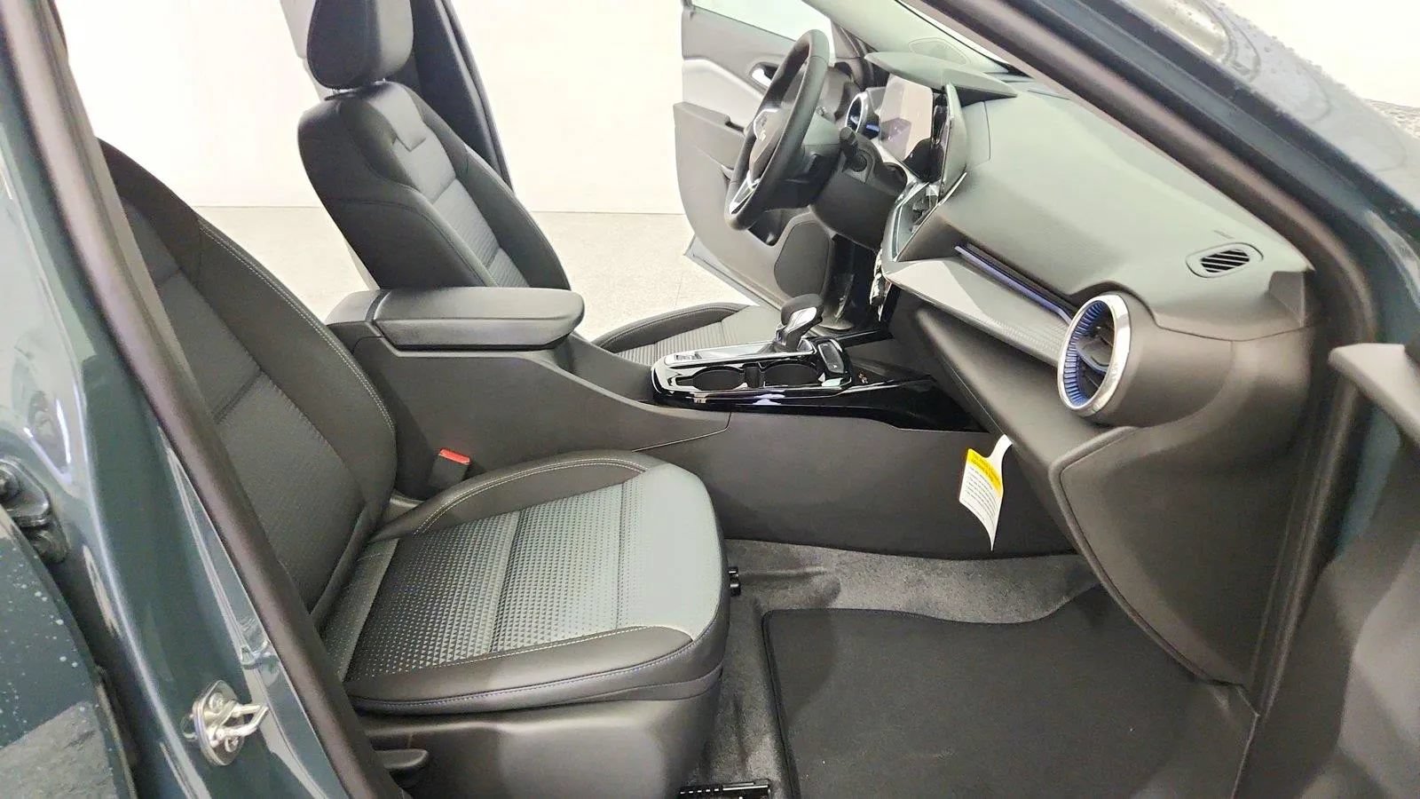 New 2026 Chevrolet Trax LT w/ Sunroof Package FWD image 30
