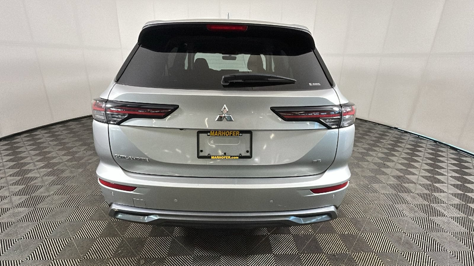 Used 2025 Mitsubishi Outlander SE AWD/4WD image 3