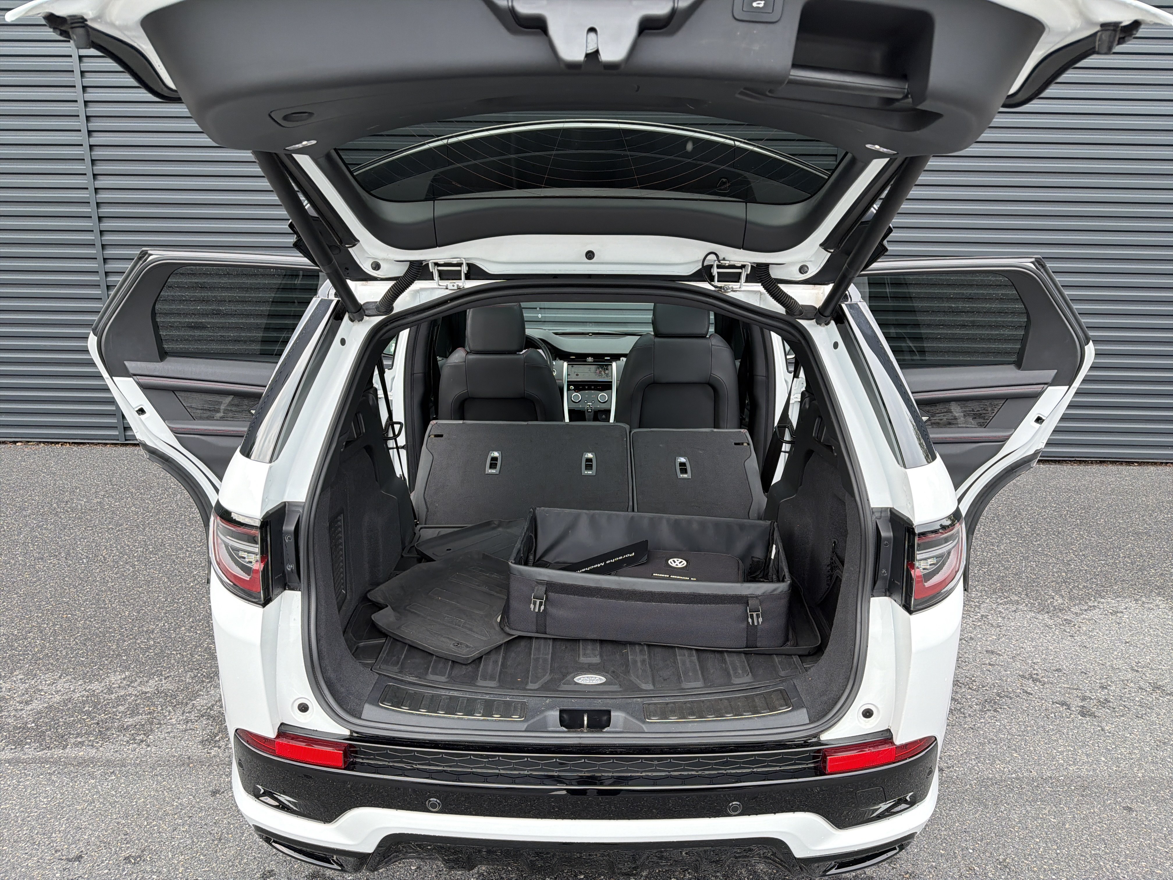 Used 2023 Land Rover Discovery Sport SE R-Dynamic AWD/4WD image 29