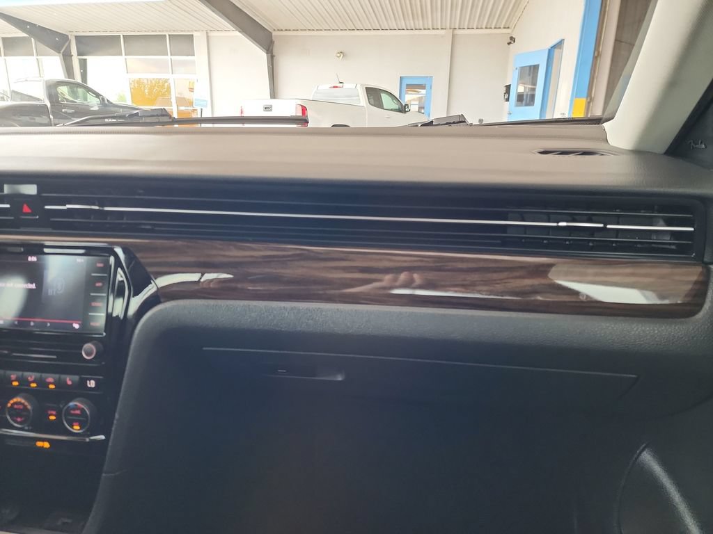 Used 2022 Volkswagen Passat 2.0T FWD image 23