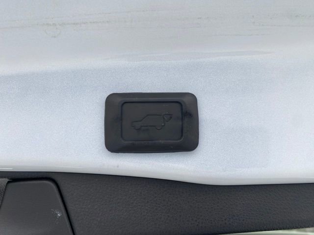 Used 2019 Toyota RAV4 XLE Premium AWD/4WD image 9