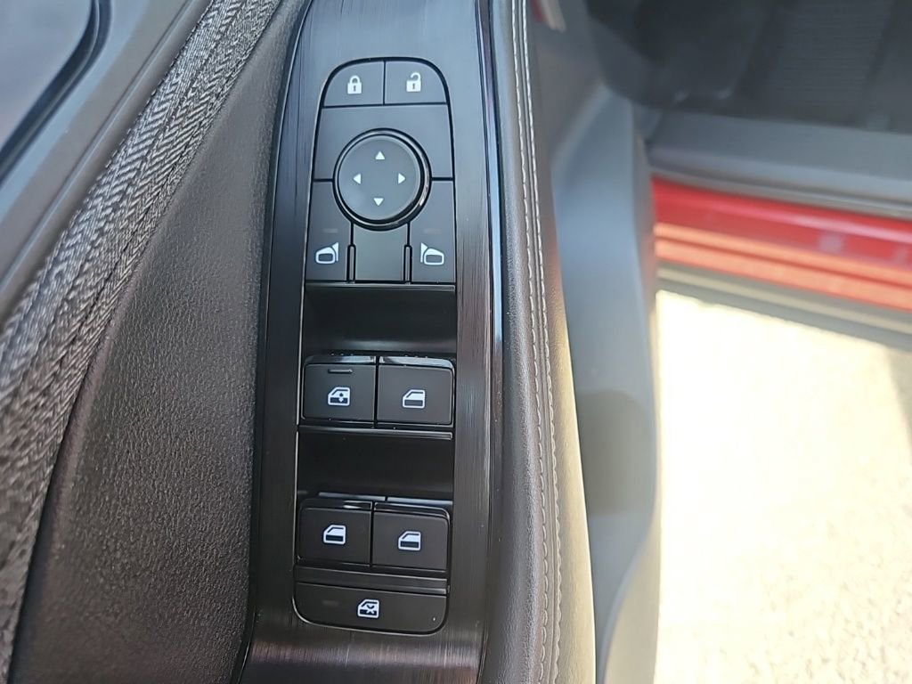 Used 2023 Nissan Rogue SV image 16