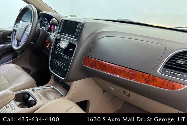 Used 2016 Chrysler Town & Country Touring-L FWD image 24
