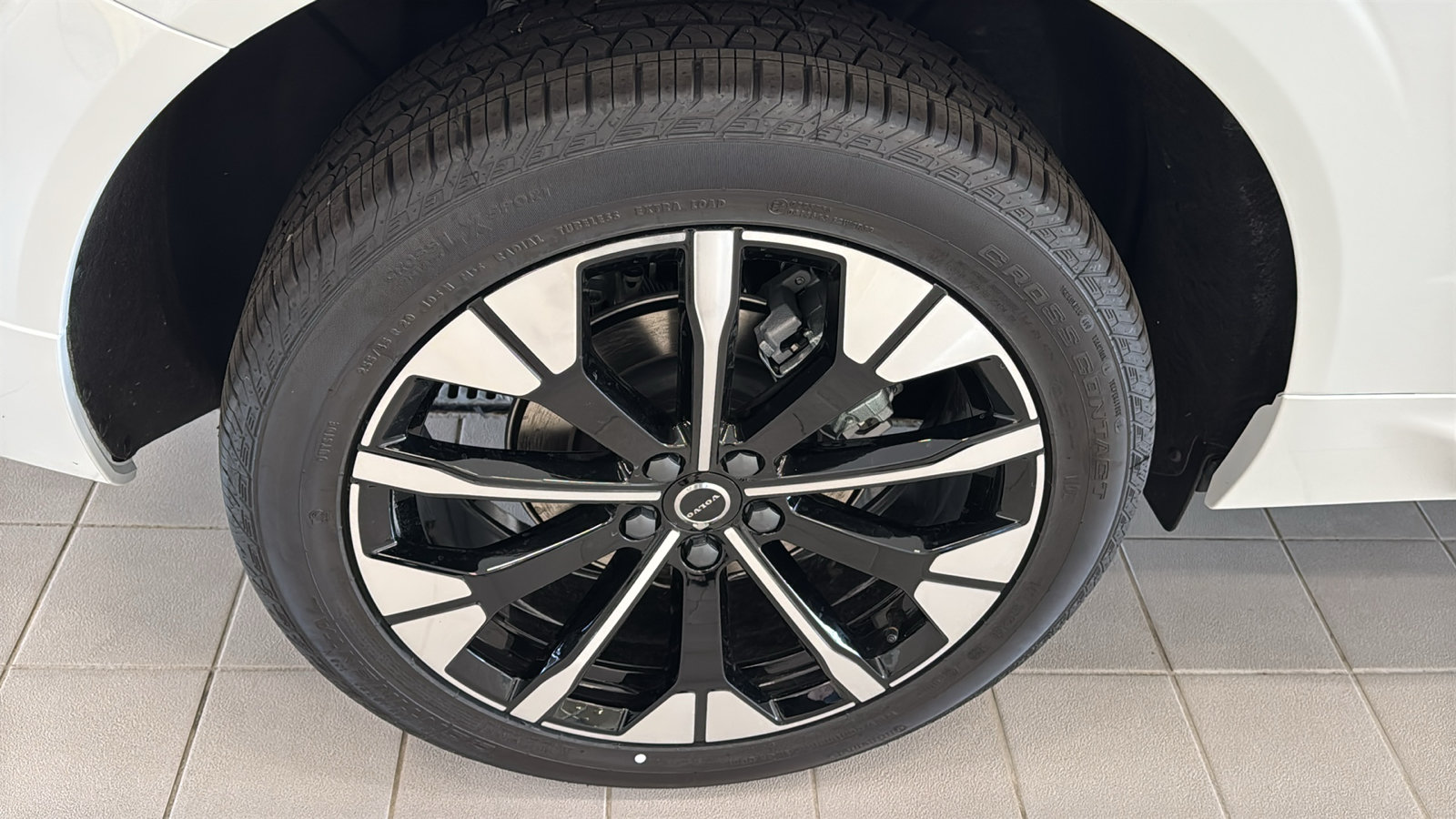 New 2027 Volvo XC60 B5 Plus AWD/4WD image 31