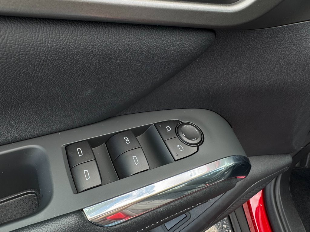 New 2025 Chevrolet Traverse LT image 11