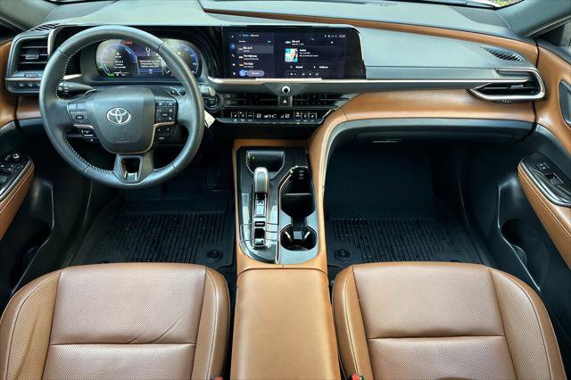 Certified 2025 Toyota Crown Signia image 3