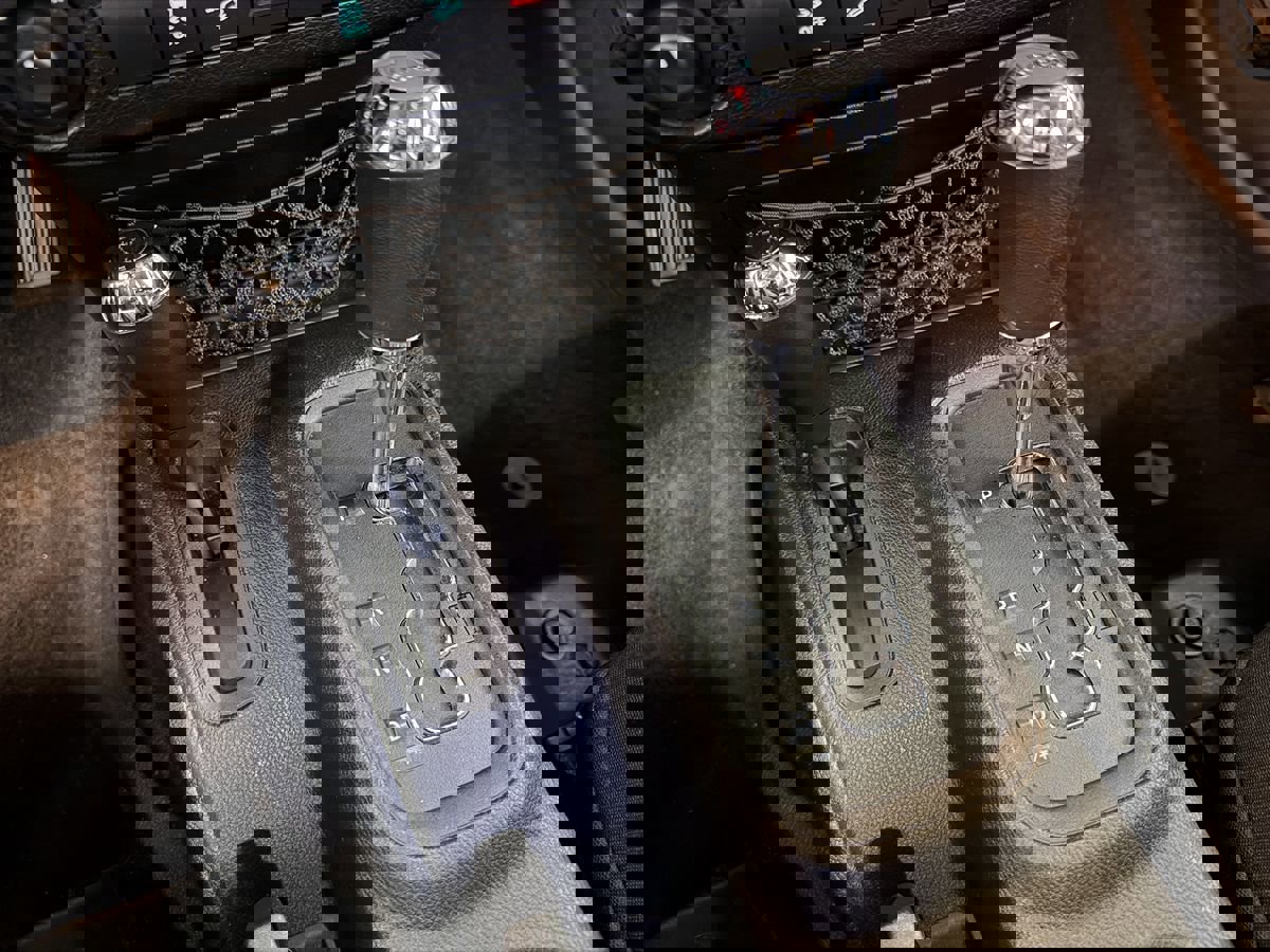 Used 2015 Jeep Wrangler Unlimited Rubicon w/ Connectivity Group image 18