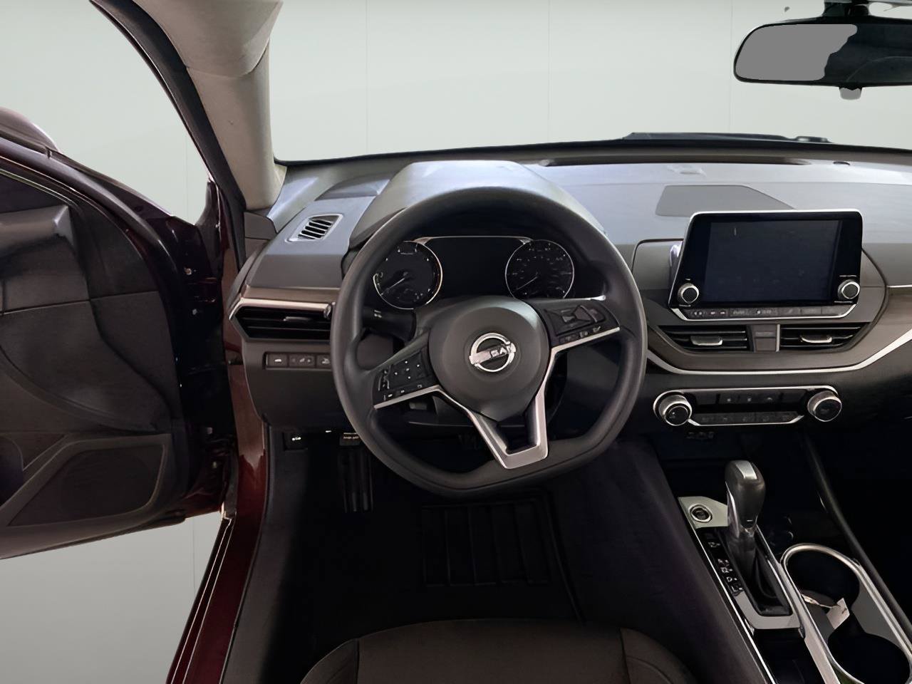 Used 2024 Nissan Altima 2.5 SV FWD image 33