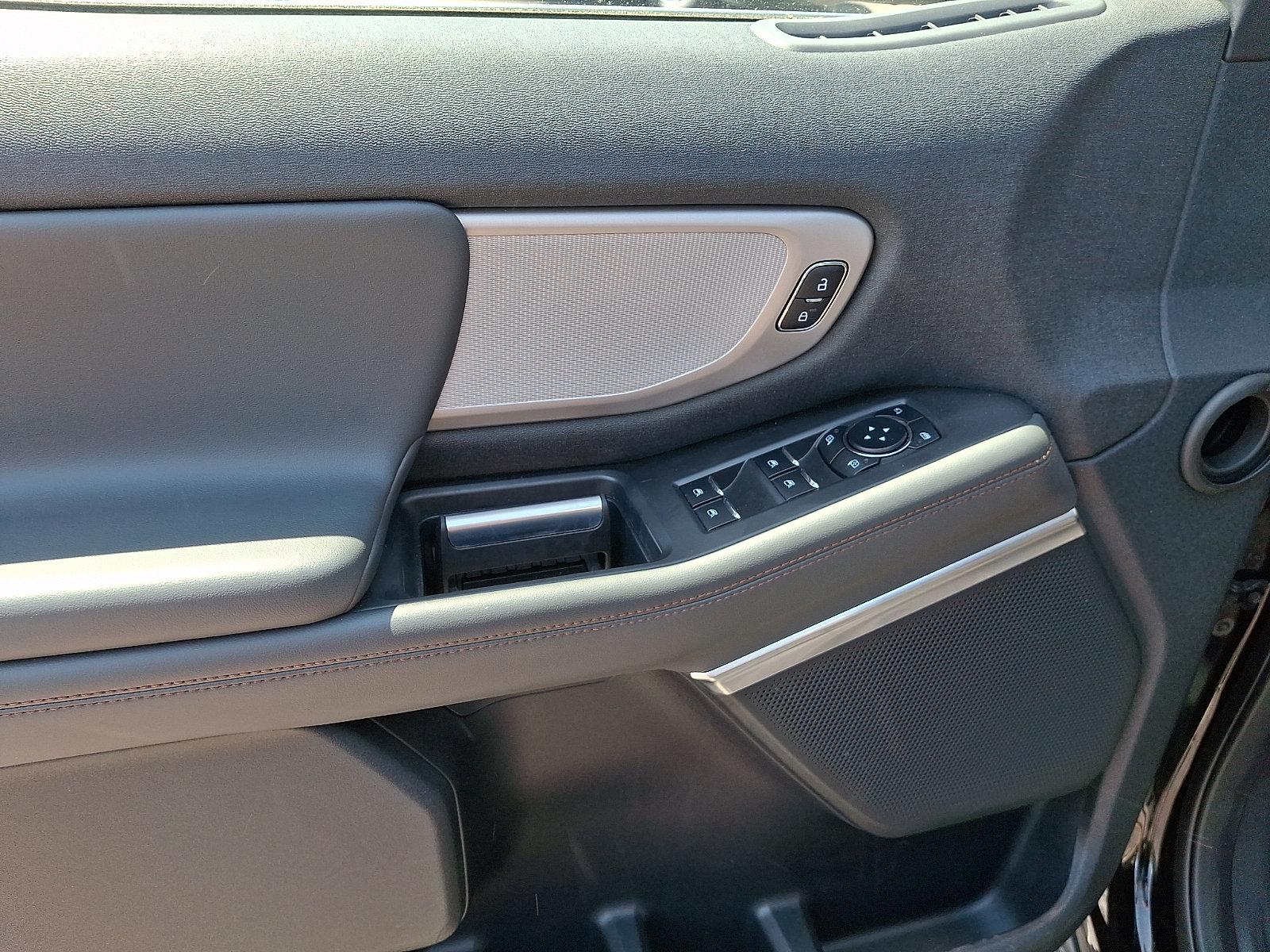 Certified 2025 Ford Expedition Active AWD/4WD image 14