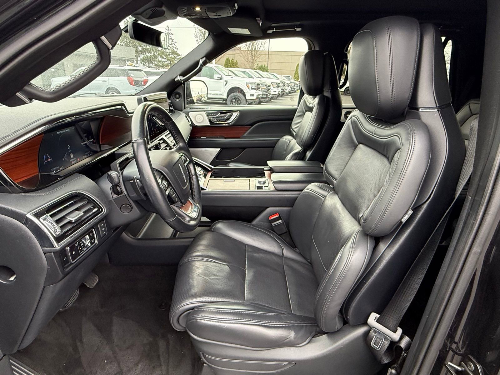 Used 2023 Lincoln Navigator Reserve image 12