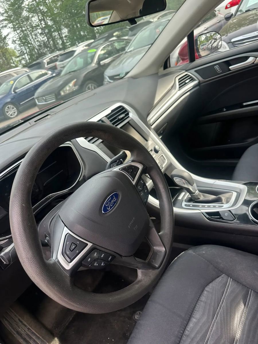 Used 2016 Ford Fusion SE FWD image 9
