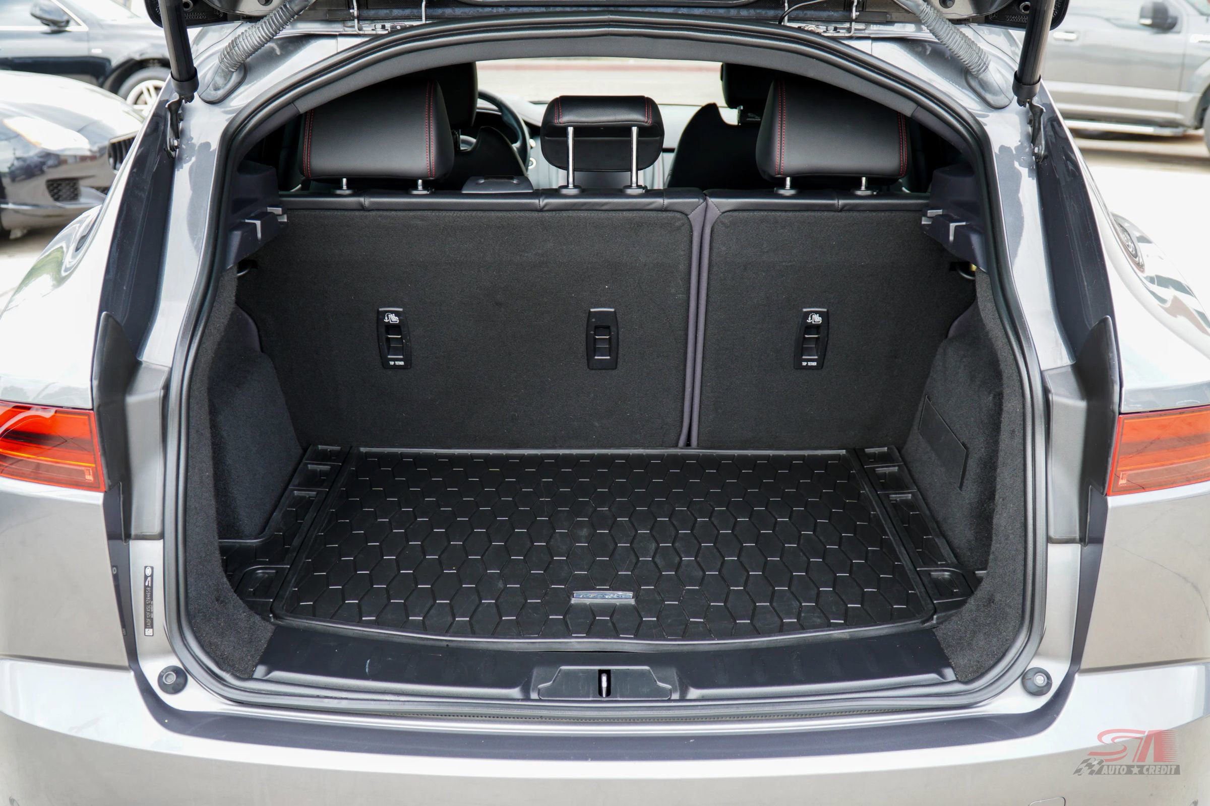 Used 2020 Jaguar E-PACE Checkered Flag image 7