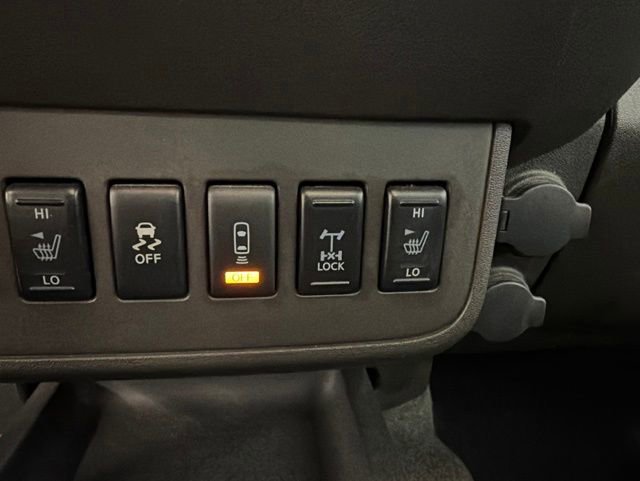Used 2016 Nissan Frontier PRO-4X w/ Pro-4x Luxury Package AWD/4WD image 24