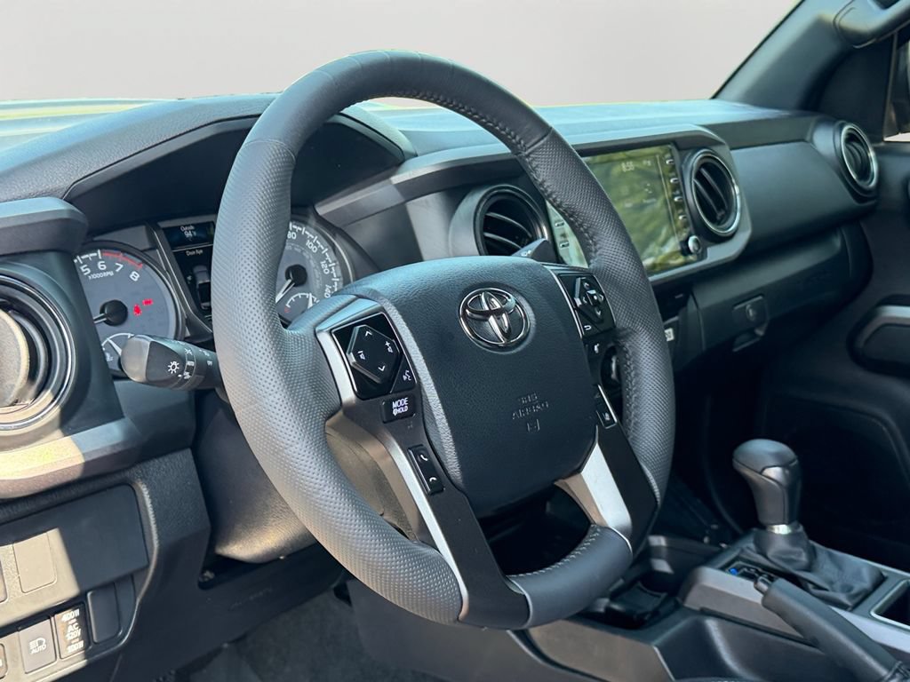 Used 2023 Toyota Tacoma TRD Sport w/ Technology Package AWD/4WD image 18