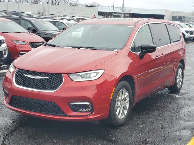 New 2026 Chrysler Pacifica Select image 2