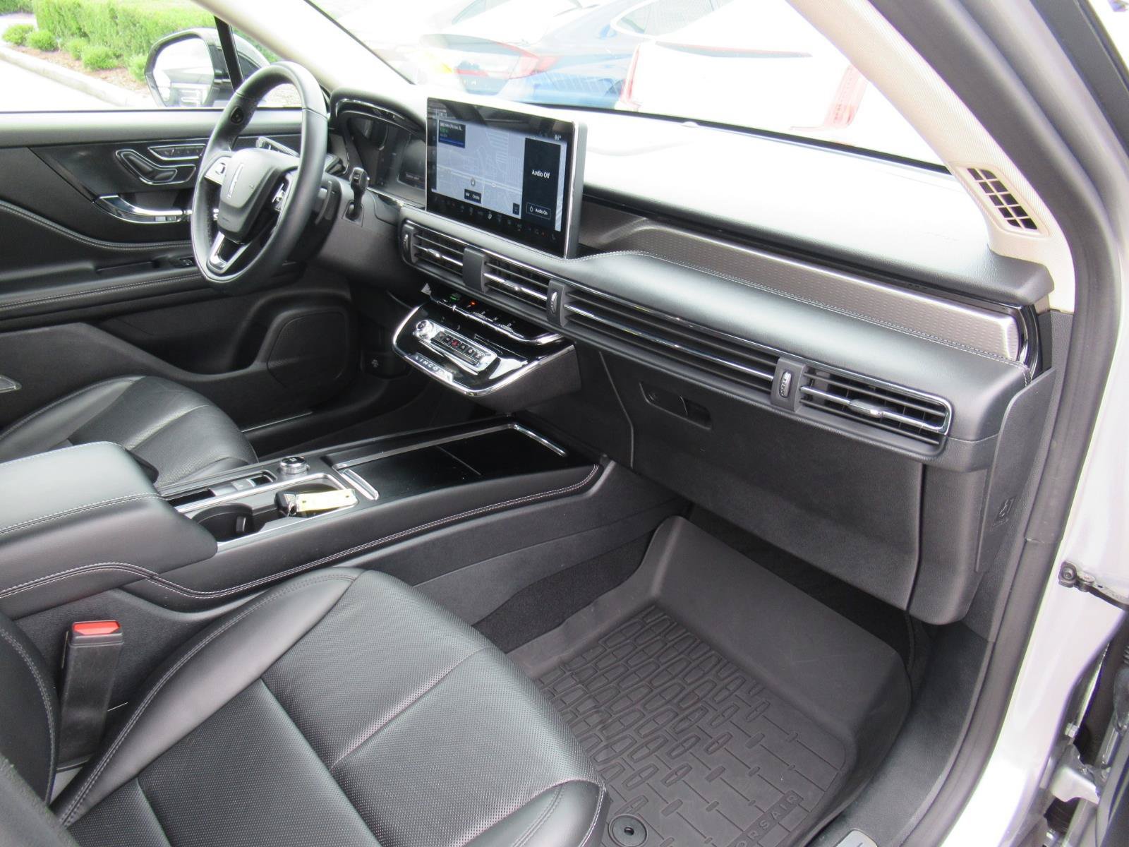 Used 2023 Lincoln Corsair Reserve FWD image 11