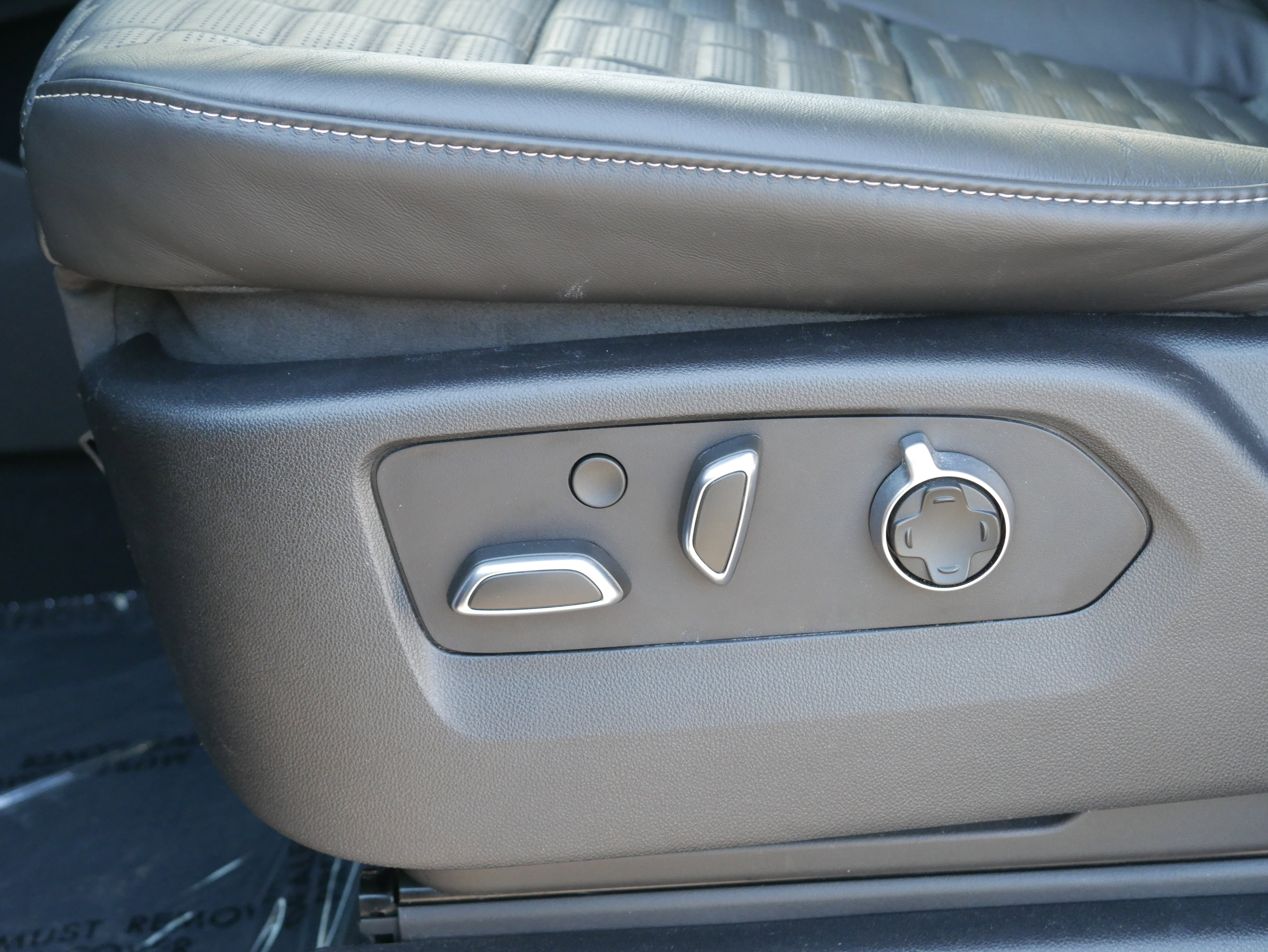 Used 2021 Cadillac Escalade Premium Luxury Platinum w/ Heavy-Duty Trailer Package image 19