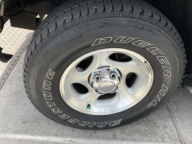 Used 2000 Ford Explorer XLT AWD/4WD image 16